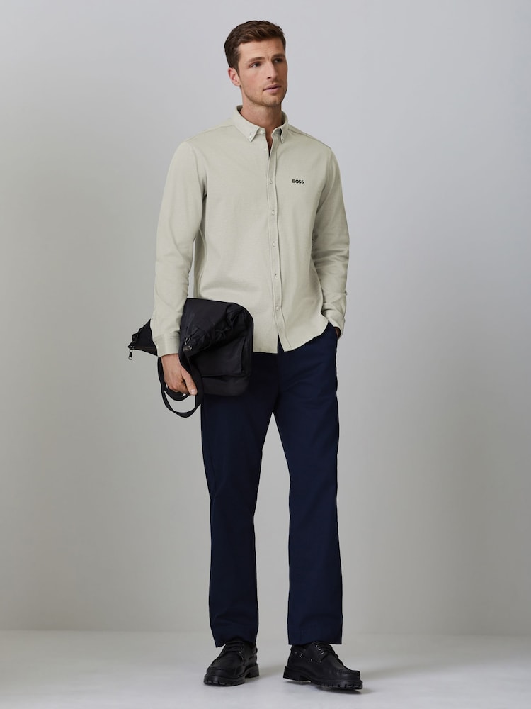 كريمي - قميص قطن كُم طويل تلبيس قياسي Motion من BOSS - صورة 2 من 5