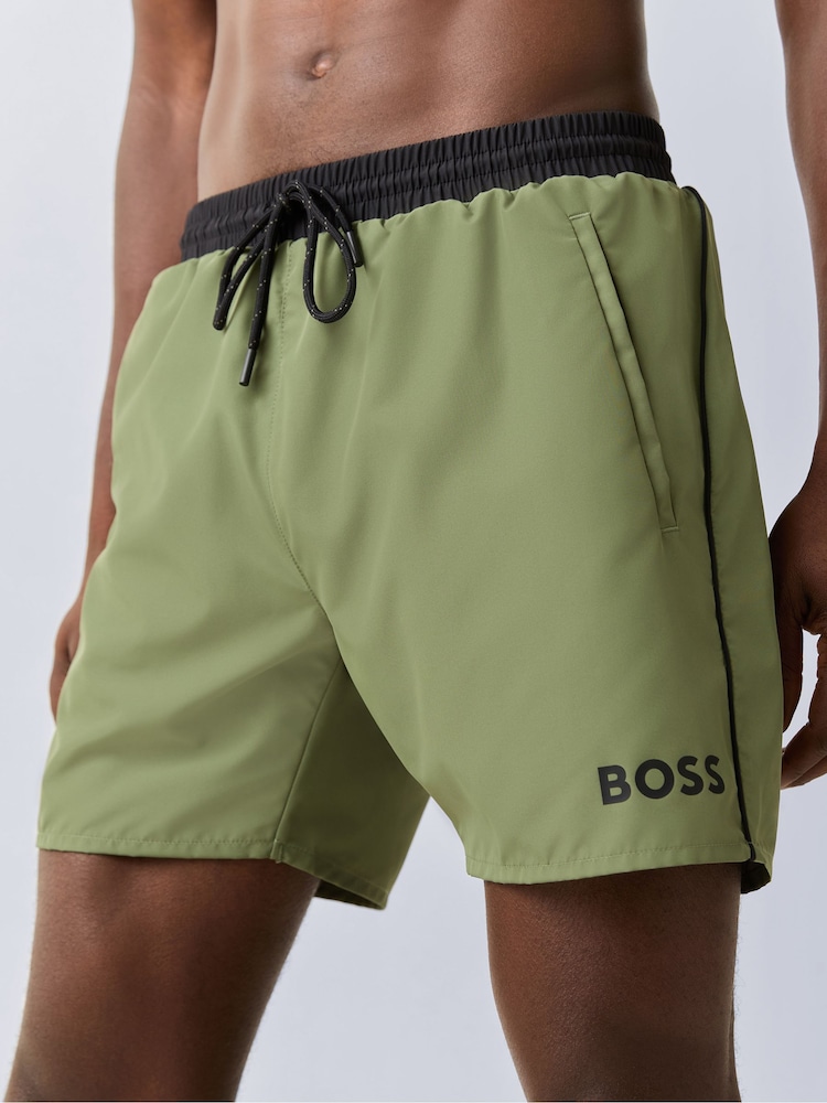 أخضر - شورت سباحة Starfish بتقنية سريعة الجفاف من BOSS - صورة 2 من 5