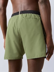 أخضر - شورت سباحة Starfish بتقنية سريعة الجفاف من BOSS - صورة 3 من 5