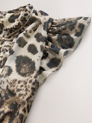 Mchapishaji wa Wanyama wa Brown - Pleated Mesh Print V-Neck Tukio Maxi Dress - Picha 3 kati ya 3