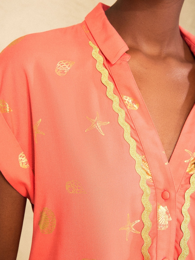 Love & Roses Shell Foil Print Roll Sleeve Button Down Tie Front Shirt - Imagen 2 de 4