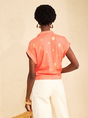 Love & Roses Shell Foil Print Roll Sleeve Button Down Tie Front Shirt - Imagen 3 de 4