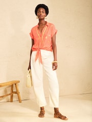 Love & Roses Shell Foil Print Roll Sleeve Button Down Tie Front Shirt - Imagen 4 de 4