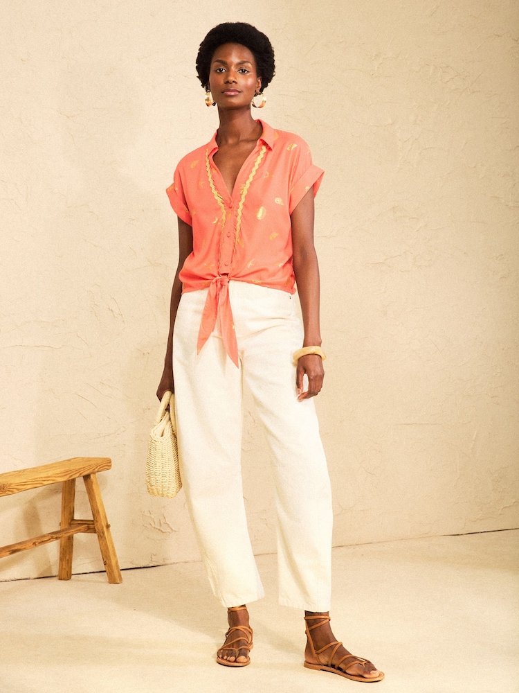 Love & Roses Shell Foil Print Roll Sleeve Button Down Tie Front Shirt - Imagen 4 de 4