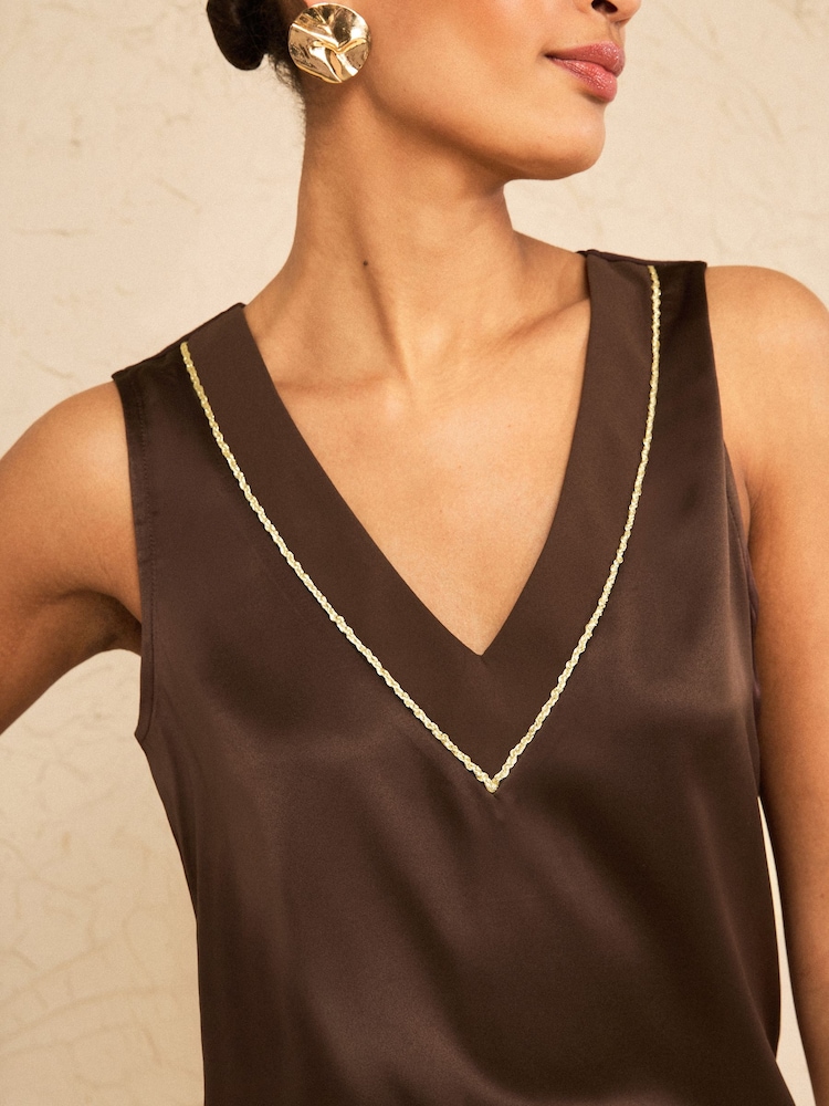 Chocolate Brown Chiffon Trim - Love & Roses V-Neck Satin Front Vest - Bild 2 von 4