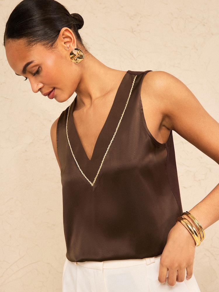 Chocolate Brown Chiffon Trim - Love & Roses V-Neck Satin Front Vest - Bild 4 von 4