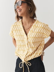 Ochre Geo Print Textured V-Neck Tie Front Short Sleeve Top - Image 4 of 9