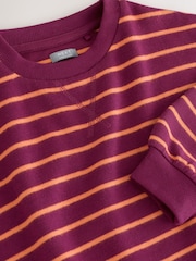 Burgunderrot gestreift - Gemütliches, geripptes Oversize-Sweatshirt (3 – 16 Jahre) - Bild 7 von 8