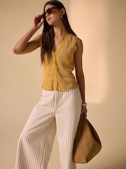 أصفر شاحب - صديري بدون أكمام بياقة على شكل V وملمس بارز - صورة 2 من 4