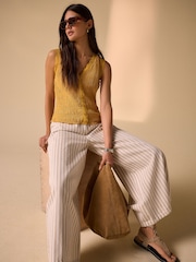 أصفر شاحب - صديري بدون أكمام بياقة على شكل V وملمس بارز - صورة 3 من 4