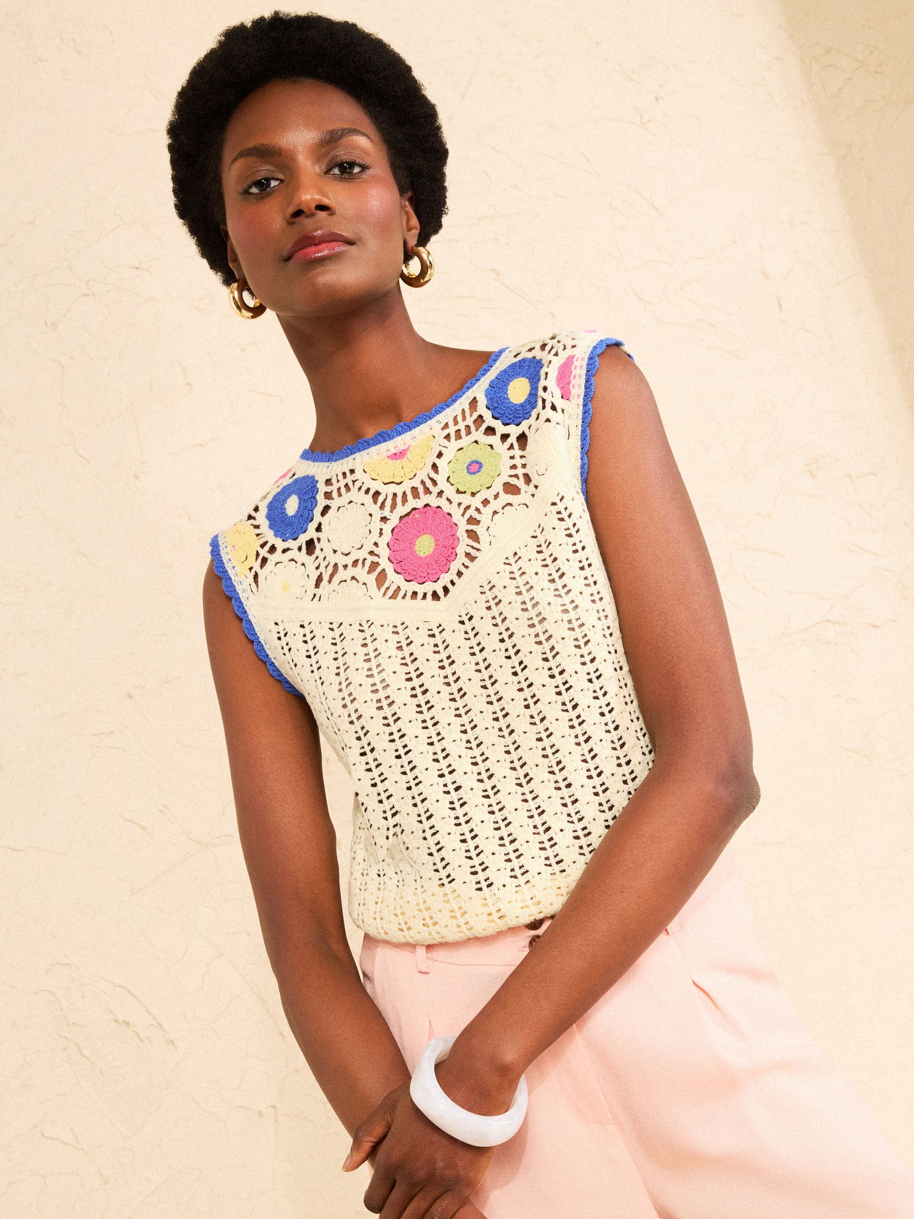 【新品未使用】 MURRAL Garden flower knit vest Buy Love & Roses Ivory Cotton Rich Floral Detail Crochet Knitted