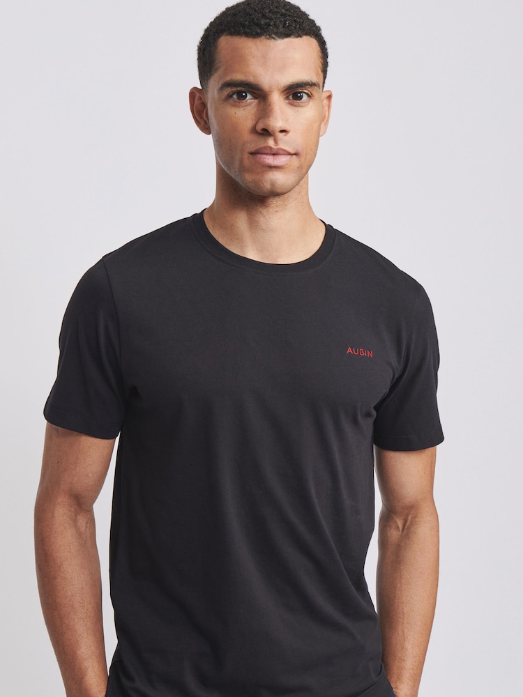 أسود ـ تيشِرت بولو بياقة بحافة مستديرة تشكيلة Appledore من Aubin - Image 1 of 1