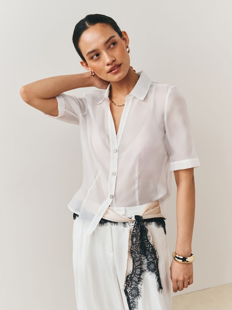 أبيض - قميص شفاف بأكمام قصيرة وياقة حرف V - صورة 1 من 8