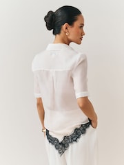 أبيض - قميص شفاف بأكمام قصيرة وياقة حرف V - صورة 2 من 8