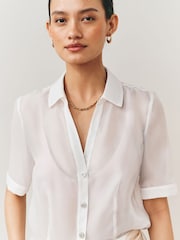 أبيض - قميص شفاف بأكمام قصيرة وياقة حرف V - صورة 5 من 8