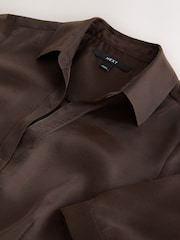 بني - قميص شفاف بأكمام قصيرة وياقة حرف V - صورة 6 من 7