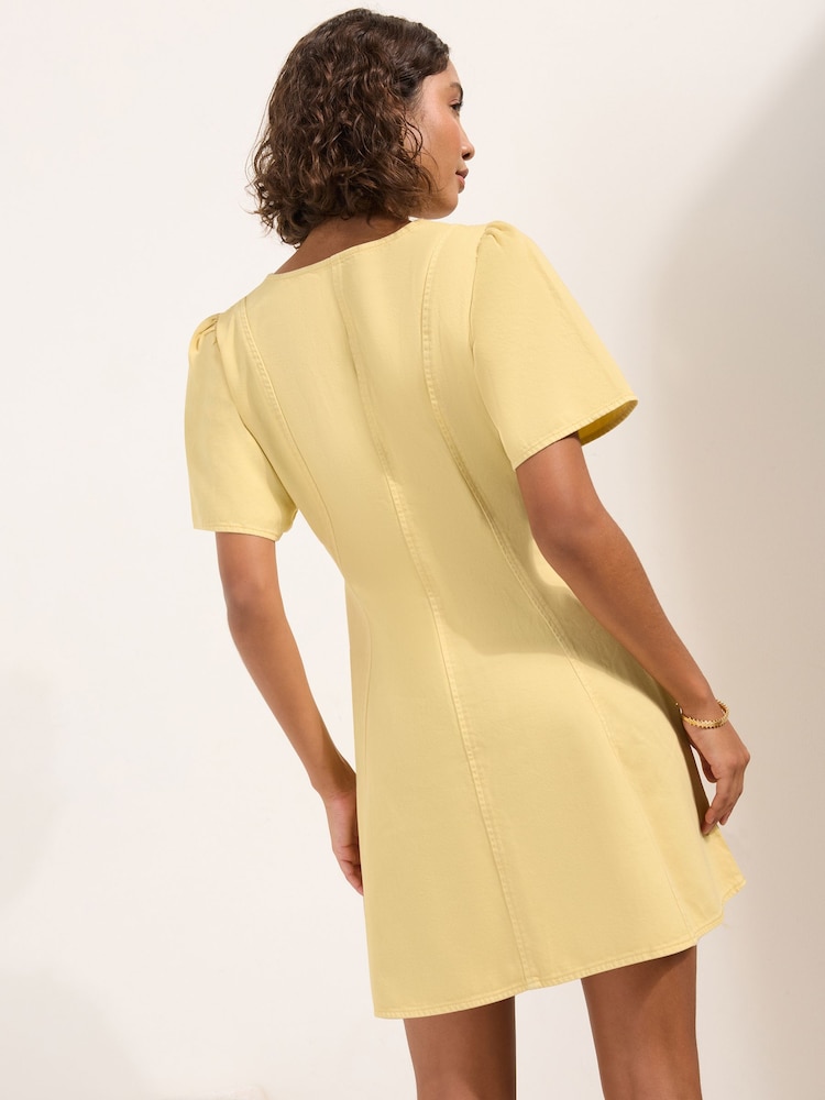 Buttermilch-Gelb - Friends Like These Angel Sleeve Button Denim Mini Dress - Bild 4 von 4