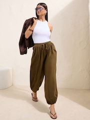 Verde oliva - Friends Like These Pantalones bombachos holgados con cintura elástica. - Imagen 3 de 5