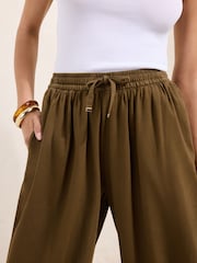 Verde oliva - Friends Like These Pantalones bombachos holgados con cintura elástica. - Imagen 4 de 5