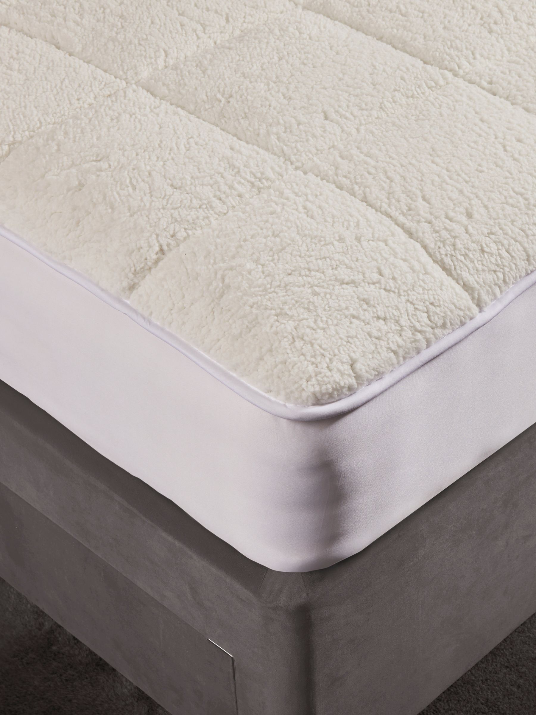 The Linen Consultancy Unisex Cream 5 Star Hotel Concept Soft Fleece Mattress Protector