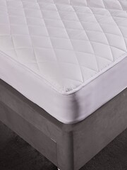 The Linen Consultancy TLC 5 Star Hotel Concept Waterproof Polycotton Qui White Protector - Image 1 of 2
