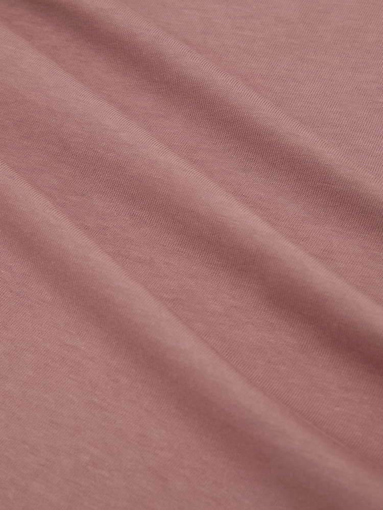 Reiss Dusty Rose Tate Cotton Pigment-Dyed Relaxed-Fit T-Shirt - Image 6 of 6 Reiss Dusty Rose Tate Cotton Pigment-Dyed Relaxed-Fit T-Shirt - Image 6 of 6