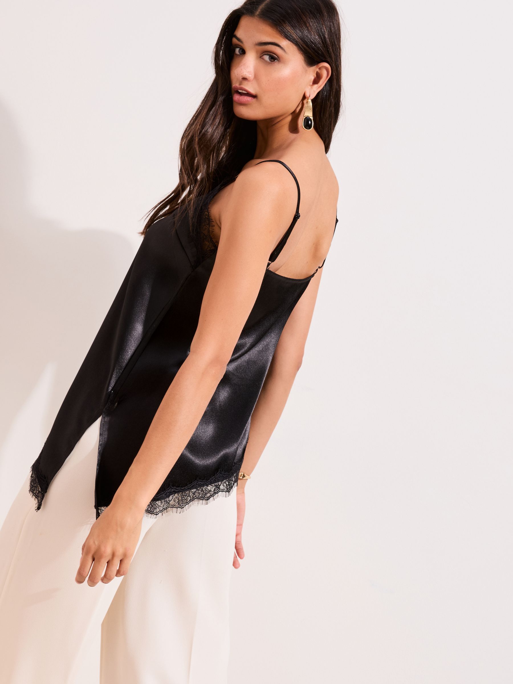 【限定値下げ・新品】andwang Cross lace tanktop 黒 Asymmetrical Lace-Trim Cami Top | Old Navy