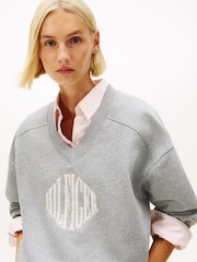 Tommy Hilfiger Flex Fleece Logo Embroidery V-Neck Sweatshirt - Imagen 4 de 5