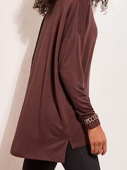 Morado berenjena - Top estilo túnica de manga larga de punto suave con cuello de pico de Friends Like These - Imagen 3 de 4