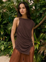 חום אספרסו - Friends Like These Drape Hardware Top - תמונה 1 מתוך 4