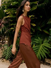 כתום - Friends Like These Drape Hardware Top - תמונה 4 מתוך 4