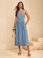 Love & Roses Strappy Midi Dress With Scallop Edge Detail - Attēls 1 no 4