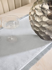 Velvet Fringed Table Runner - صورة 3 من 4