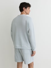 أزرق فاتح - Reiss Drift Cotton-Piqué Garment-Dyed Sweatshirt - صورة 5 من 6