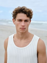 לבן בז' - Vertical Ribbed Vest - תמונה 4 מתוך 7