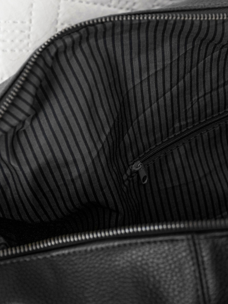 Treat Republic Monogrammed Weekender Black Holdall - Image 4 of 4 Treat Republic Monogrammed Weekender Black Holdall - Image 4 of 4