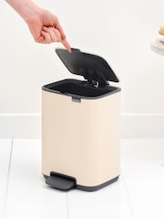 Brabantia Soft Beige Bo Pedal Bin 4L - Image 4 of 6
