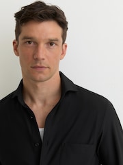 Reiss Black Solarko Seersucker Cutaway-Collar Regular-Fit Shirt - Image 4 of 6