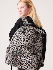 smALLSAINTS Takaisin kouluun Leopard Underground -logolla varustettu reppu - Kuva 1 / 5