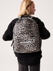 smALLSAINTS Takaisin kouluun Leopard Underground -logolla varustettu reppu - Kuva 2 / 5