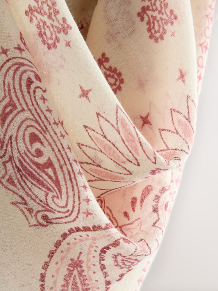 Ecru/Rot - Bandana Print Lightweight Wool Blend Square Scarf - Bild 4 von 4