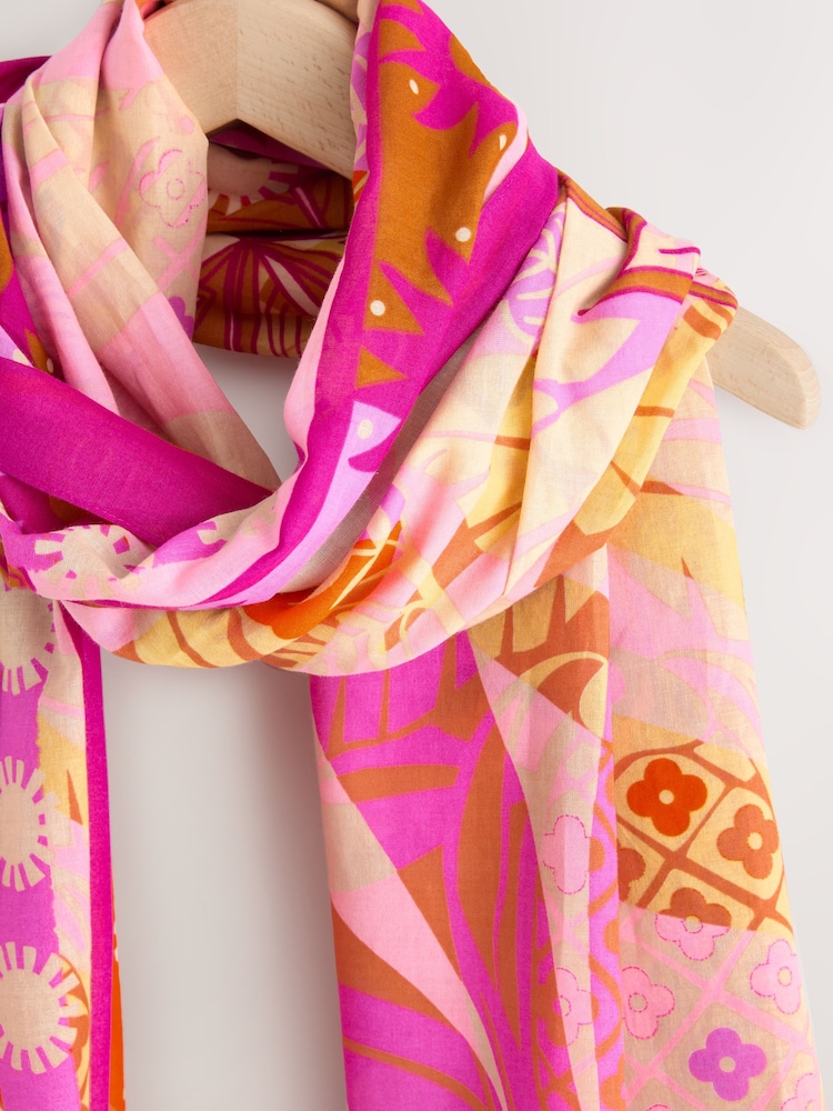 Roze met palmprint - Pink Palm Print Lightweight Scarf with Fringing - Afbeelding 2 van 3