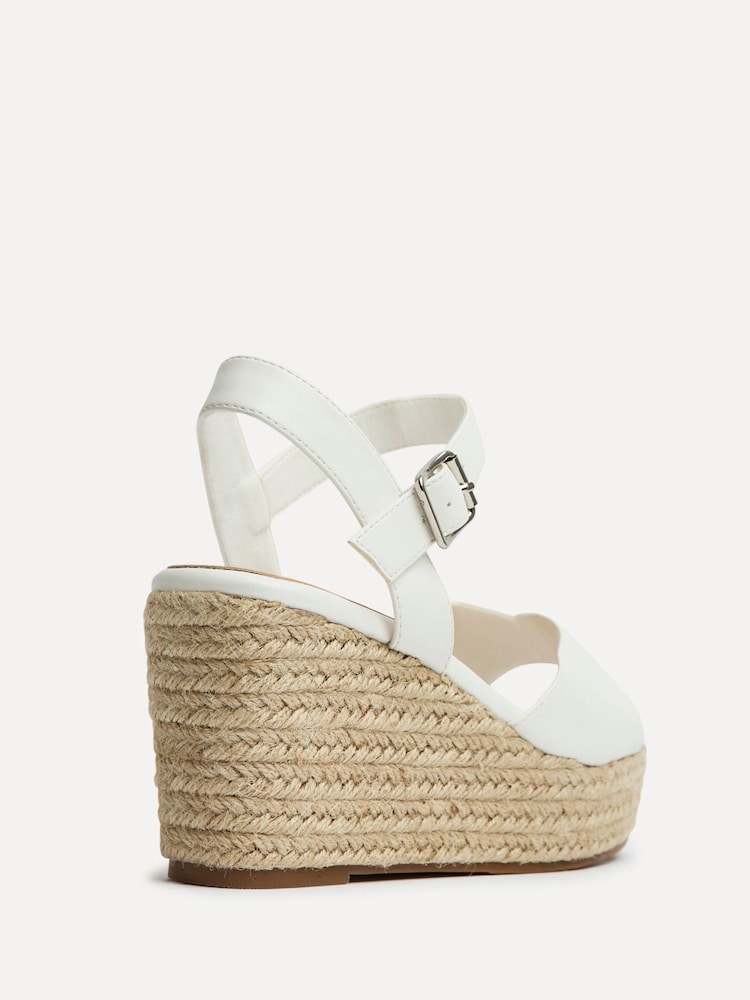 Weiß - Linzi Duchess Breite Passform Plateau-Sandalen mit Keilabsätzen - Bild 5 von 5