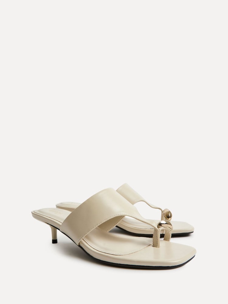 كريم - صندل Manhattan مفتوح من الخلف بكعب مع تفصيل خاتم إصبع من Linzi - Image 6 of 6 كريم - صندل Manhattan مفتوح من الخلف بكعب مع تفصيل خاتم إصبع من Linzi - Image 6 of 6