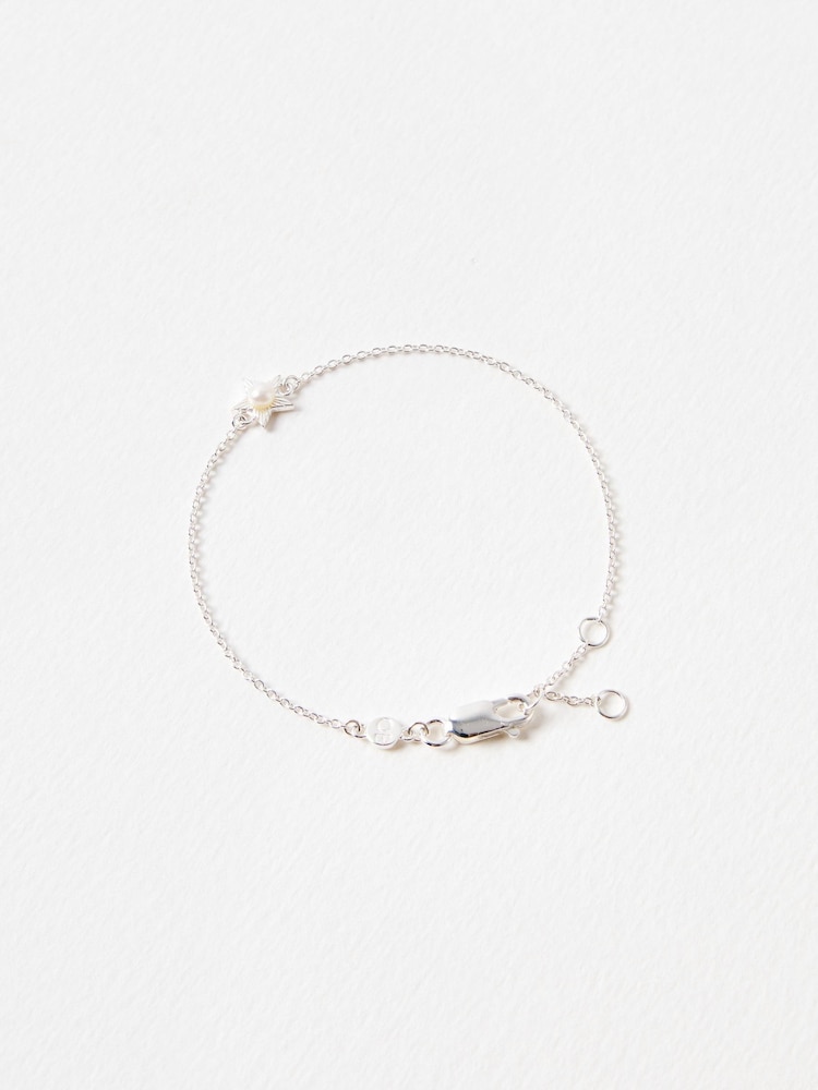 Oliver Bonas Silver Tone Arista Engraved Star Charm with Pearl Inlay Chain Bracelet - Image 2 of 4 Oliver Bonas Silver Tone Arista Engraved Star Charm with Pearl Inlay Chain Bracelet - Image 2 of 4