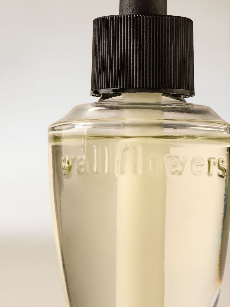 Bath & Body Works Stress Relief Wallflowers Fragrance Refill 24 ml - Image 2 of 3 Bath & Body Works Stress Relief Wallflowers Fragrance Refill 24 ml - Image 2 of 3