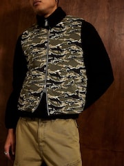River Island Black Camo Fleece Gilet - Image 4 of 4
