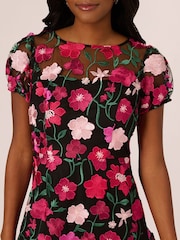 Adrianna Papell Embroidered Flounce Dress - Imagen 3 de 5