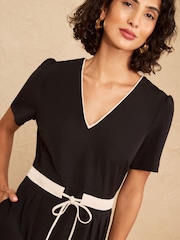 Negro - Vestido Love & Roses de manga corta con detalle de lazo en contraste en la cintura. - Imagen 2 de 4