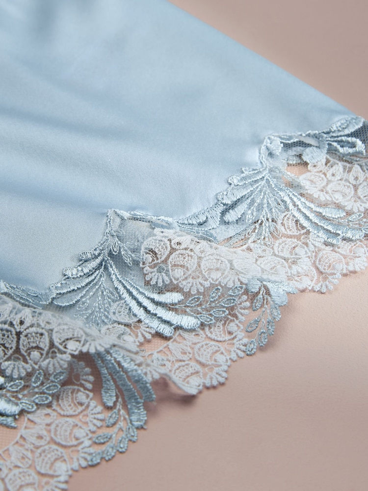 Swiss Designed Embroidered Silk Shorts - 画像 6 / 6